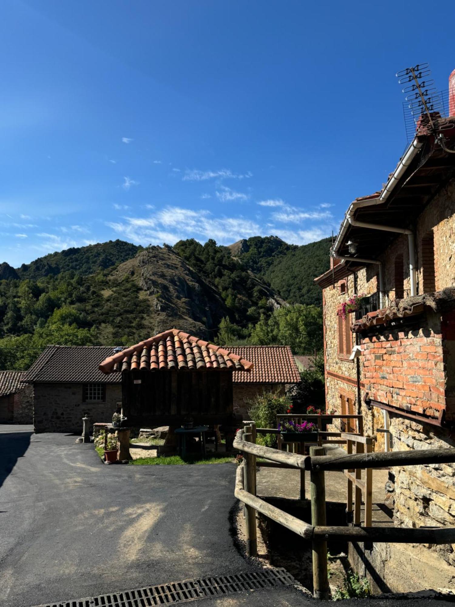 El Hotel De Verdiago Exteriör bild